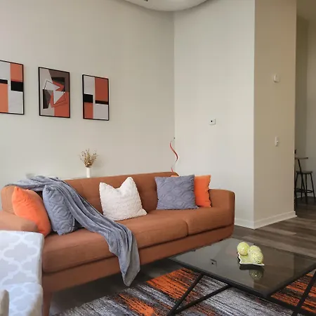 Downtown Queen Suite - Free Parking- Conv Center Skywalk#5